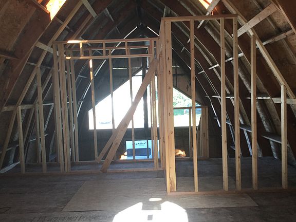 5th image of 1073 Pine Dr