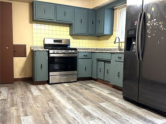 2nd image of 18023 Fairway Dr