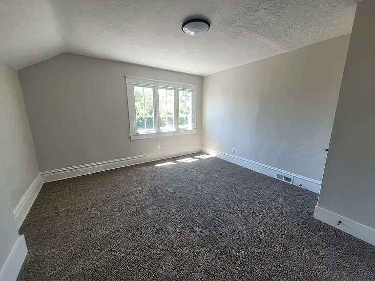 164 N C St — Photo 10