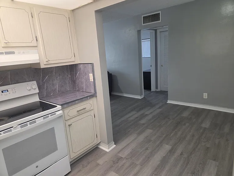 2031 Dewey St — Photo 20