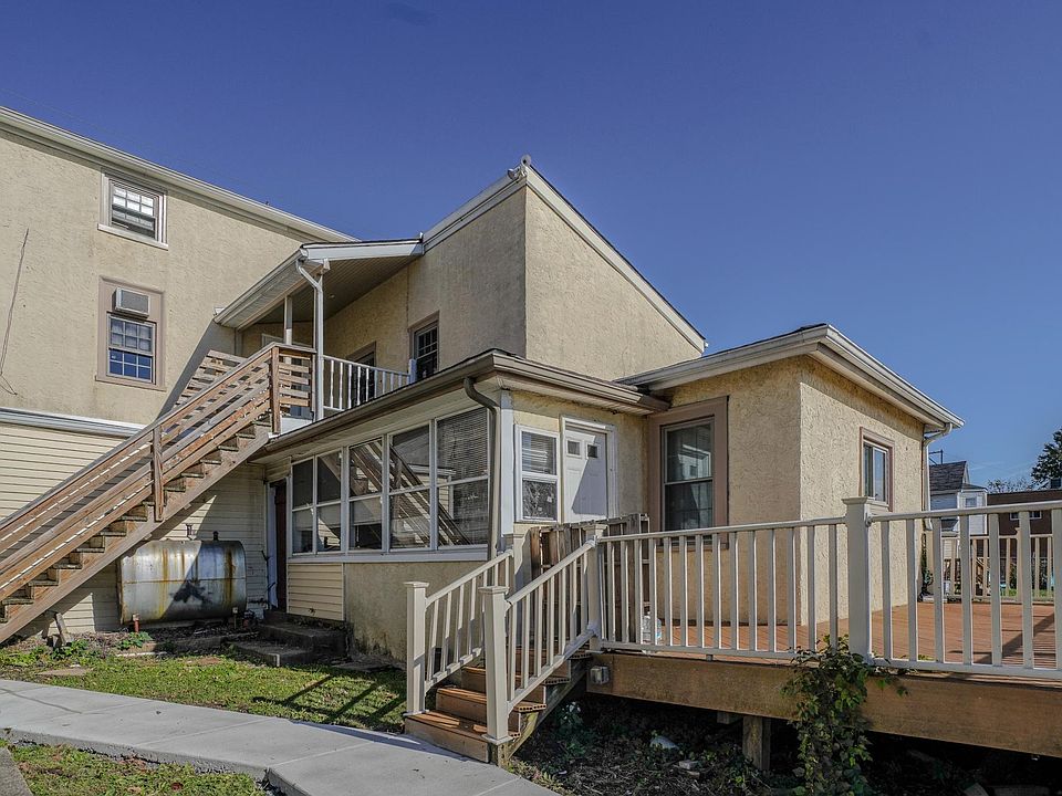 Steps to the left are the stairs to get into the 2nd floor bi level apartment