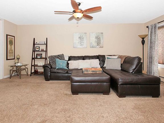 3rd image of 9 Calicotree Ln