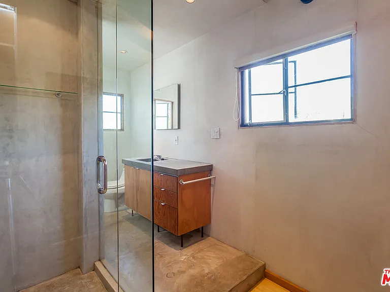 325 Indiana Ave #4 — Photo 8
