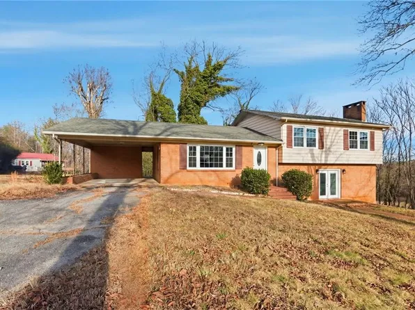1625 Brushy Mountain Rd, Wilkesboro, NC 28697