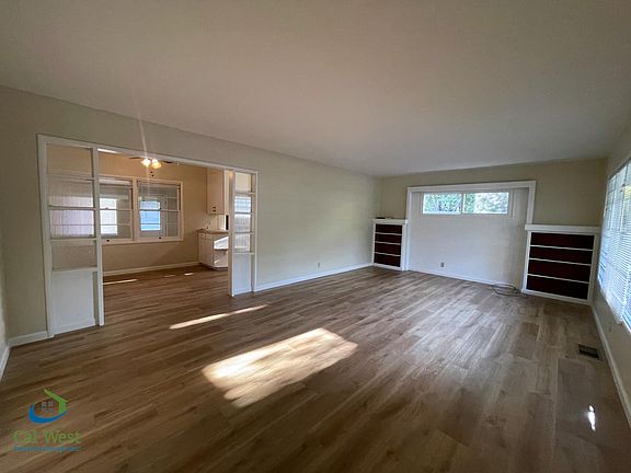 3rd image of 1160 Dean Ave