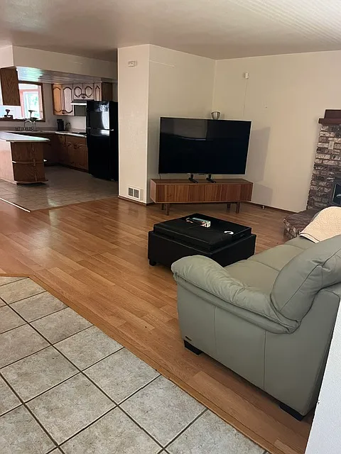4 bed, 2200 sqft, $2,750 — Photo 3