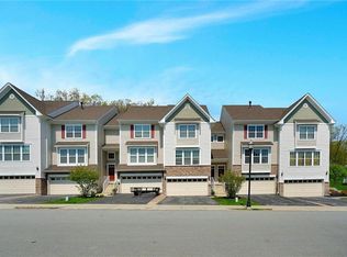 2010 Hawthorn Way, New Windsor, NY 12553