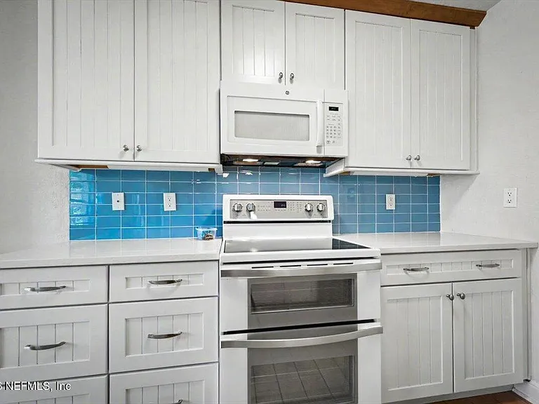 101 25th Ave S #J13 — Photo 17