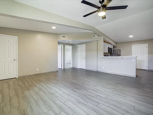 350 E Glenn St Photo 1