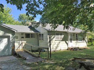 811 10th St, Monett, MO 65708