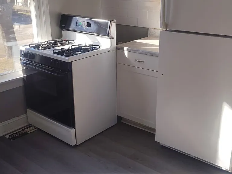 949 Kishwaukee St #1 — Photo 7