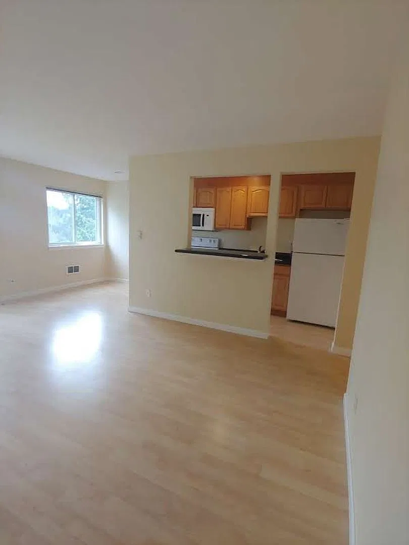 Mercer Manor Apartments — Photo 3