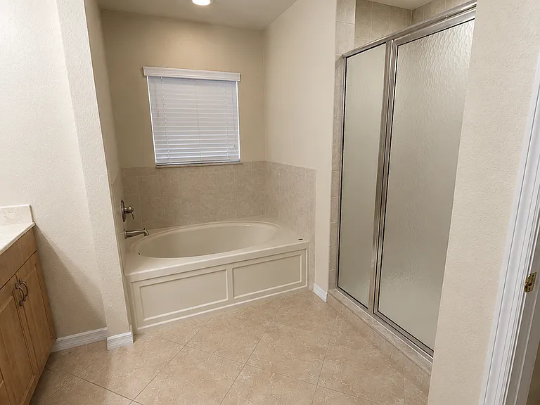 1750 N Valencia Dr — Photo 16