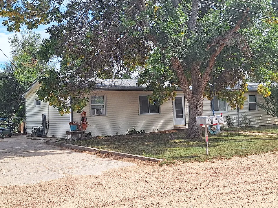 302 Hankins Ln