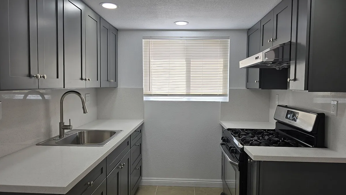 Building Photo - 2255 Cahuilla St #28