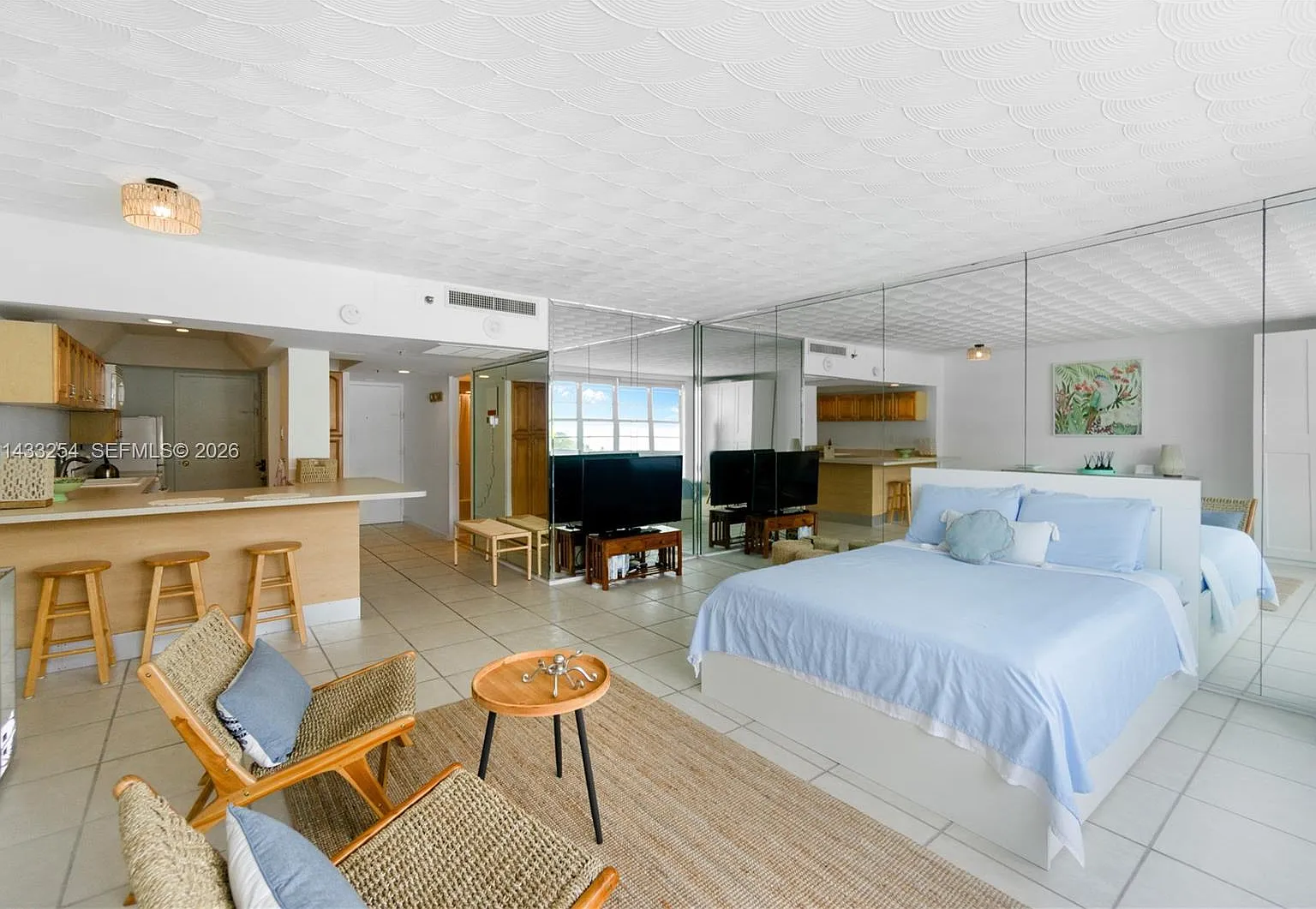 The Decoplage Condo — Photo 1