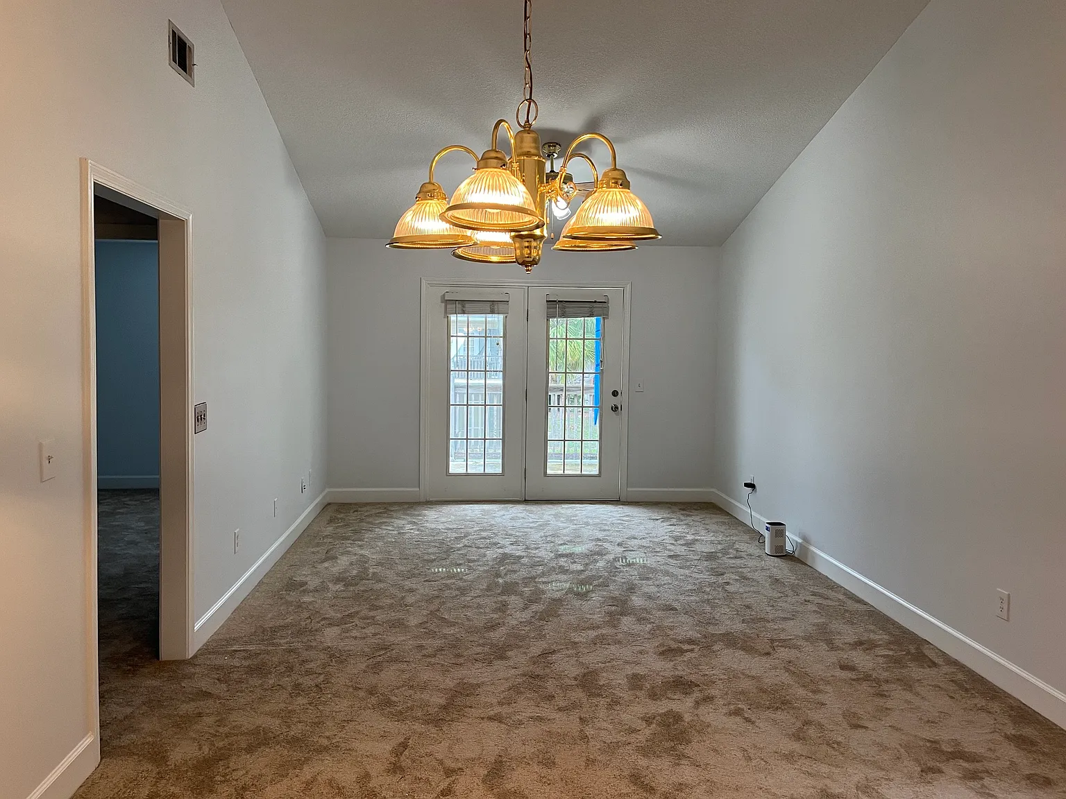 3 bed, 1300 sqft, $1,200 — Photo 1