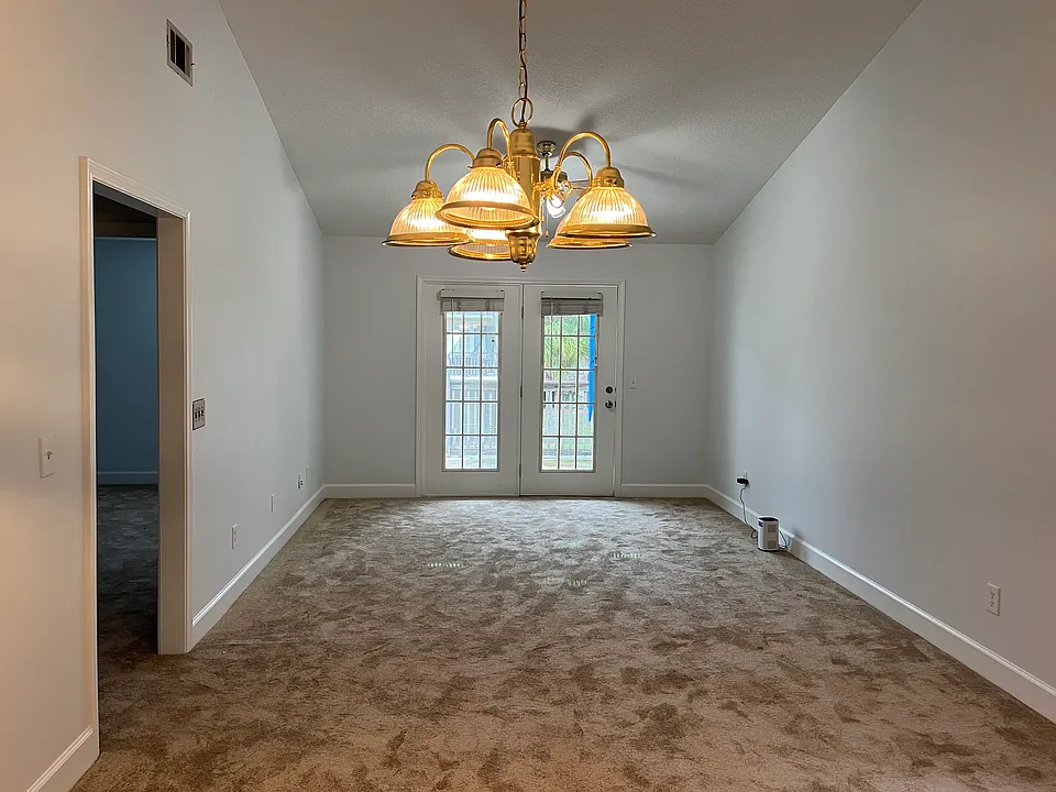 208 Red Bud Ct