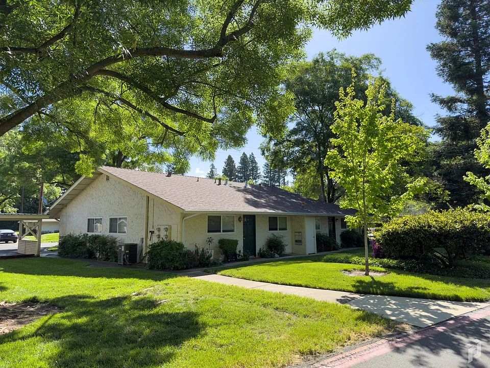 Lassen Villa Apartments