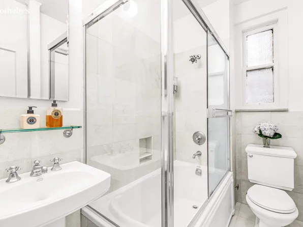 135 East 74th Street 6C image 6 of 7