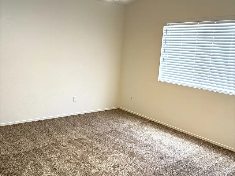 Master Bedroom w/ceiling fan
