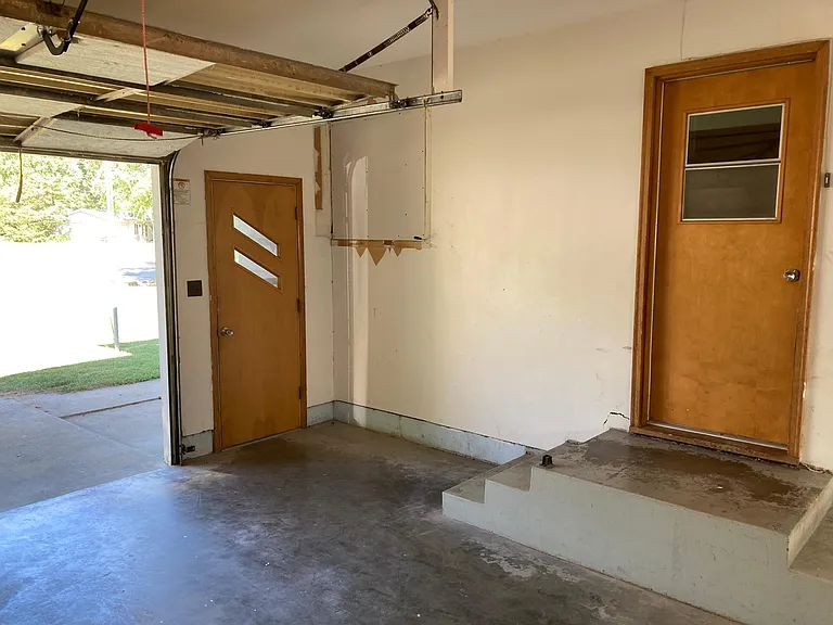 503 W Cedar St — Photo 3