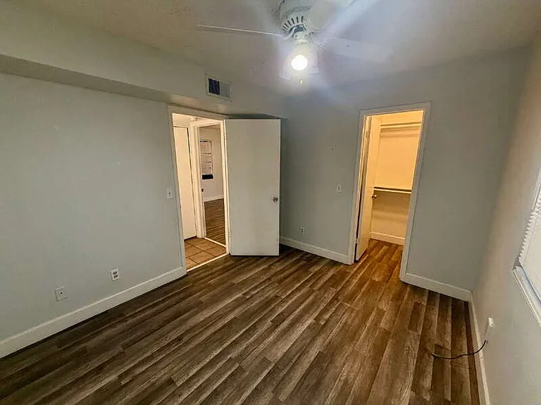 846 N Revere #202 — Photo 14