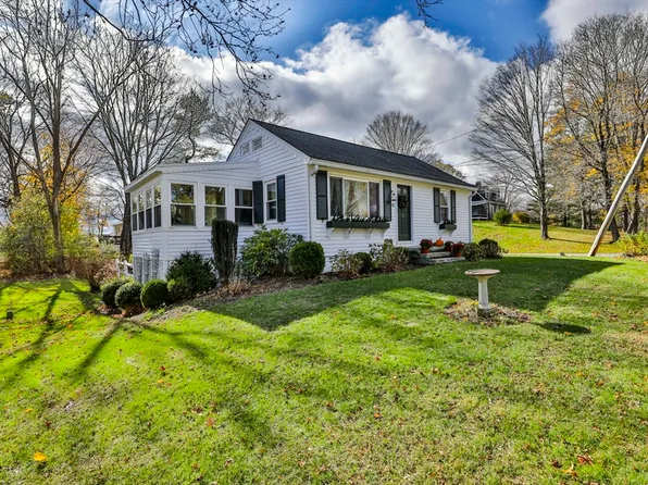 82 Martins Pond Rd, Groton, MA 01450
