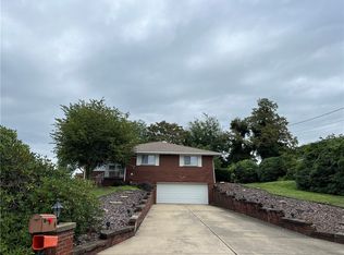 4 Sunset Dr, Donora, PA 15033