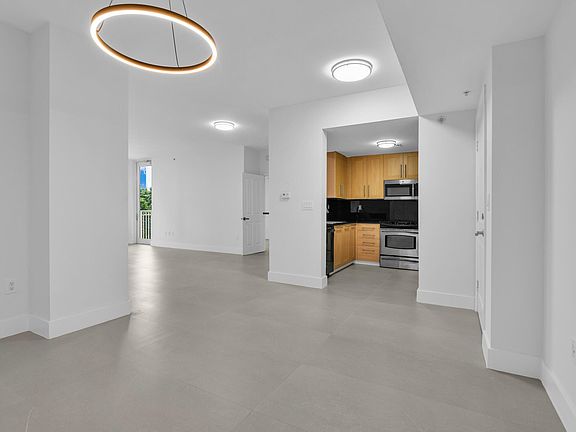 4th image of 511 SE 5th Ave APT 703