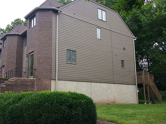 3rd image of 6 Village Green Ct