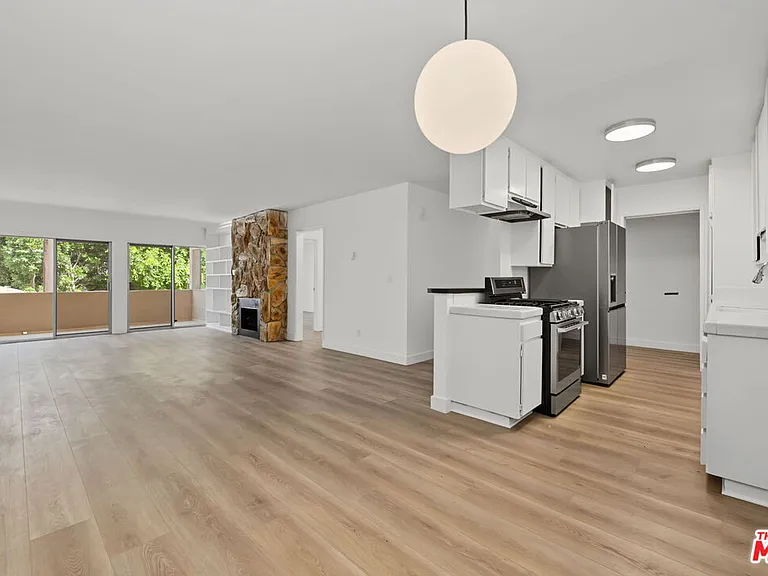 16169 W Sunset Blvd #203 — Photo 6
