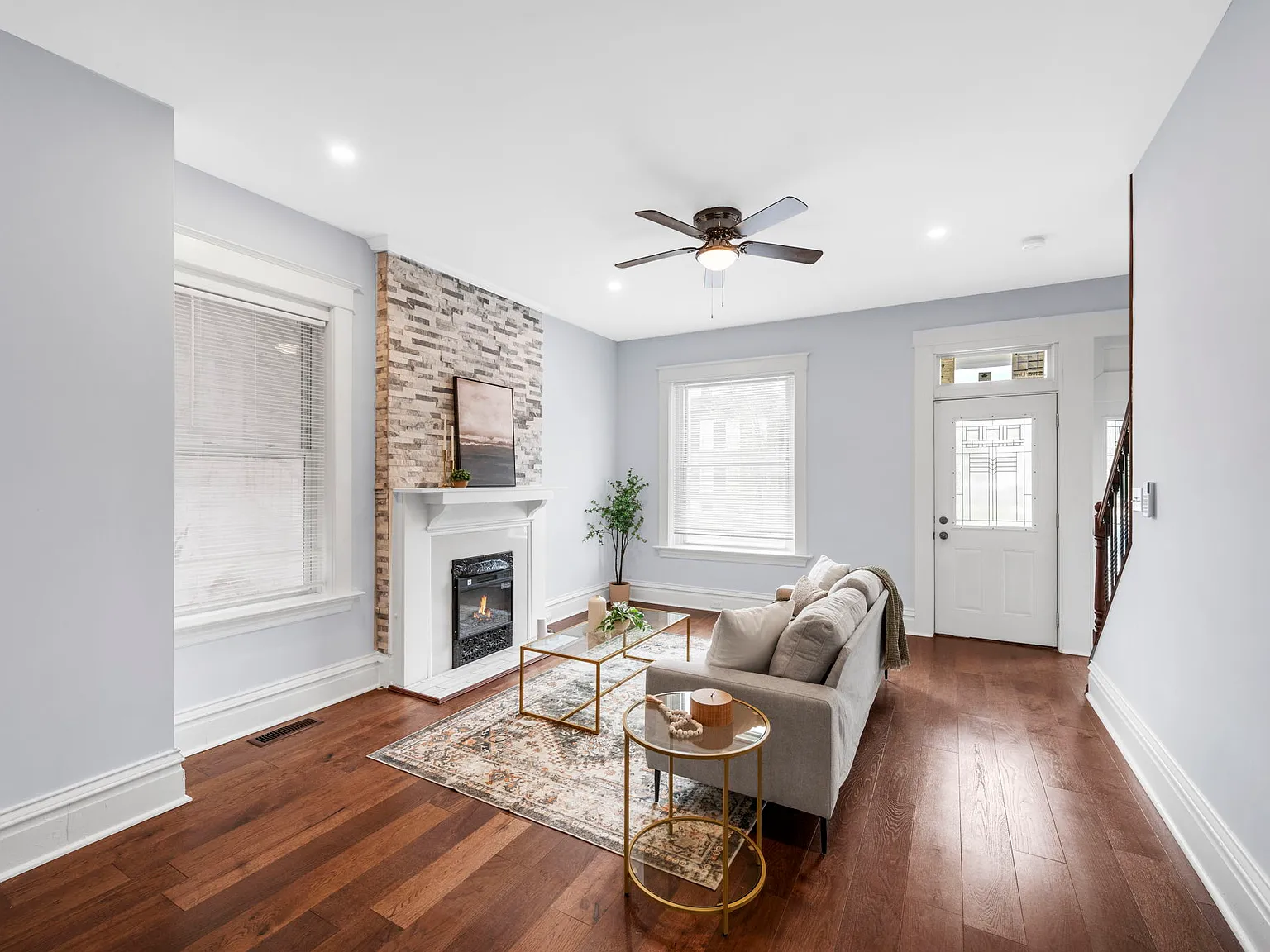 3 bed, 2.5 bath, 2112 sqft, $3,142 — Photo 3