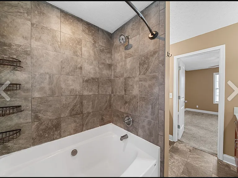 546 Falkland Cir — Photo 8