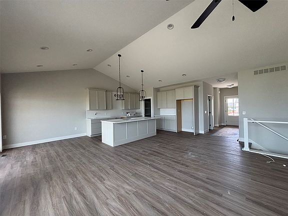 5th image of 4709 178th St