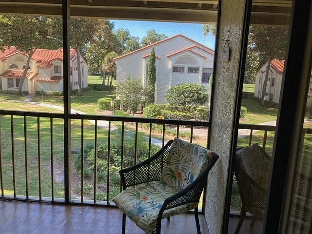 1041 Country Club Dr — Photo 13