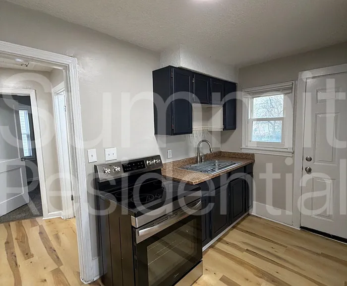 3005 Linwood Ave — Photo 5
