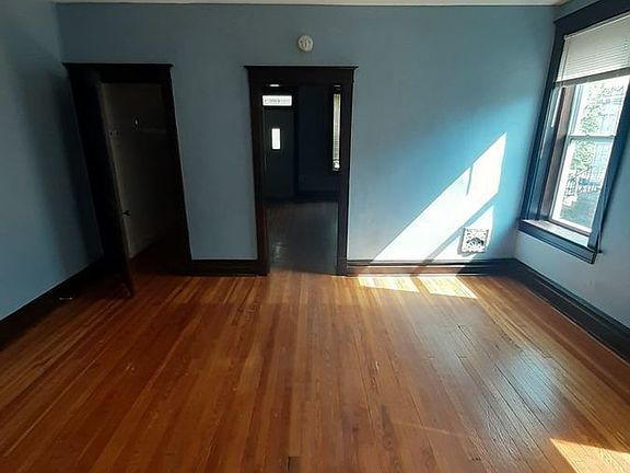 4th image of 4960 Odell St Floor 1