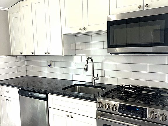 5th image of 734 Chestnut St