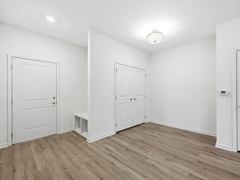 190 Grove Cir #104 — Photo 5
