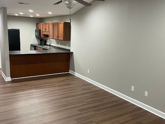 4th image of 704 Derby Dr
