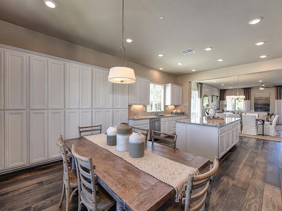 2nd image of 3895 Fenway Cir