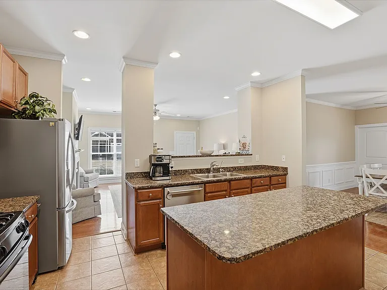 211 Louisville Dr — Photo 11