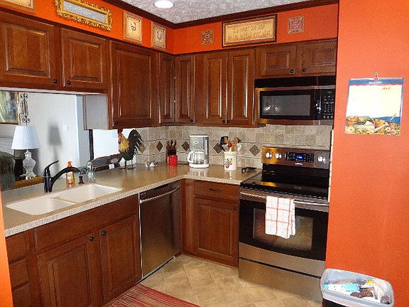 3rd image of 2326 S Landsdowne