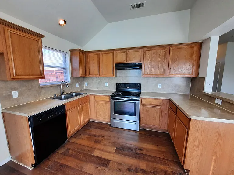 1016 Glenhaven Dr — Photo 12