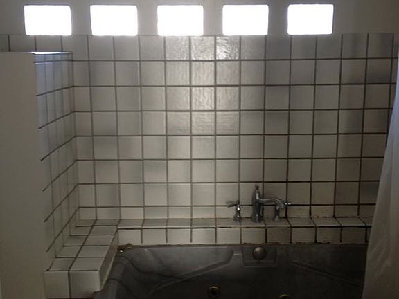5th image of 6237 Elton Ave