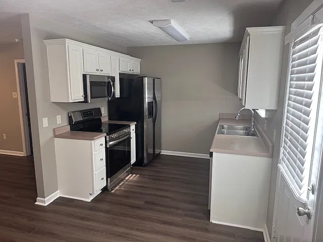 3 bed, 1176 sqft, $1,575 — Photo 3