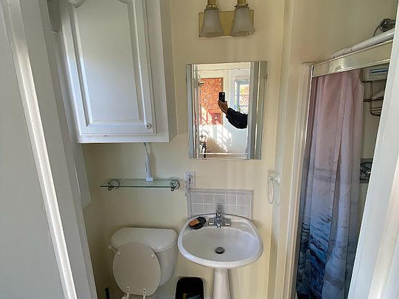 5th image of 3616 Ocean View Ave Room L