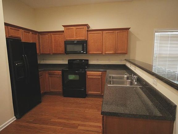 3rd image of 6642 Silk Tree Pointe