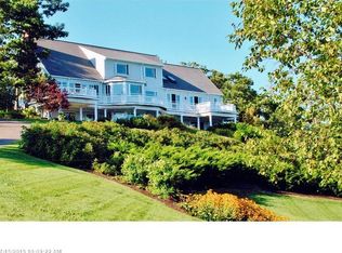 19 Wellington Dr, Rockport, ME 04856